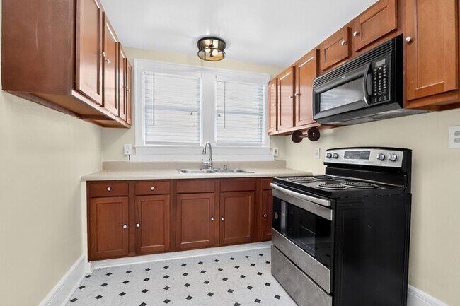 Building Photo - Charming 2BD/1BA Home Near Lakewood Park!