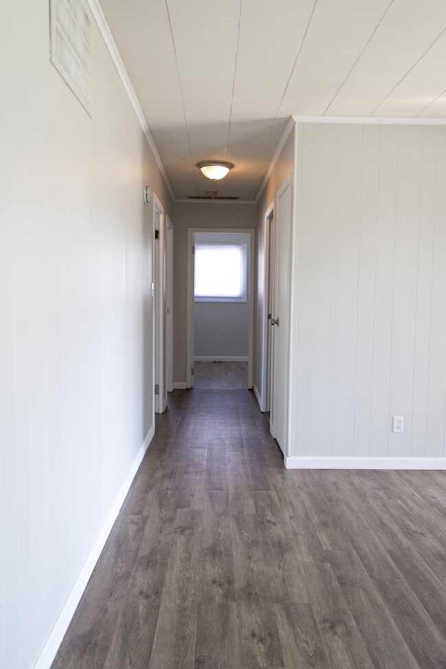 Building Photo - 2373 Vale Dr