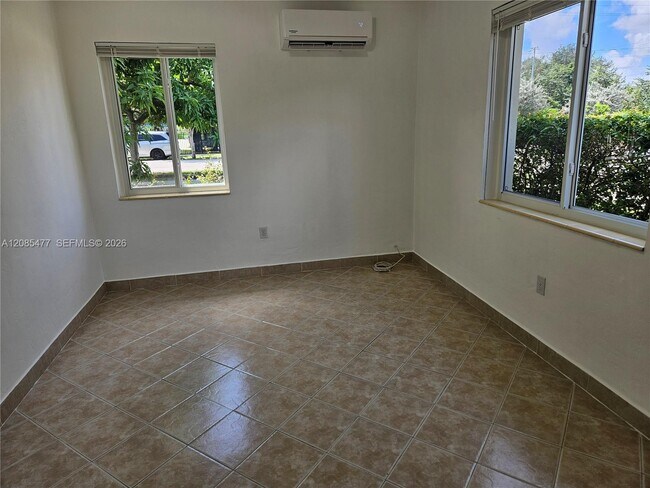 Building Photo - 145 SW 60th Ct