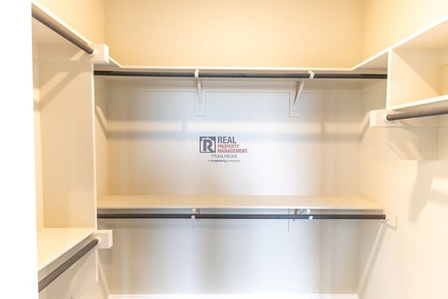 Building Photo - Well-Designed 3 Bed/2 Bath Home with Bonus Office