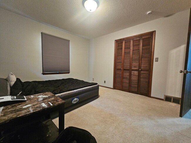 Building Photo - 2 Bedroom 2 Bath Corner Lot, In Small Town Fairfax