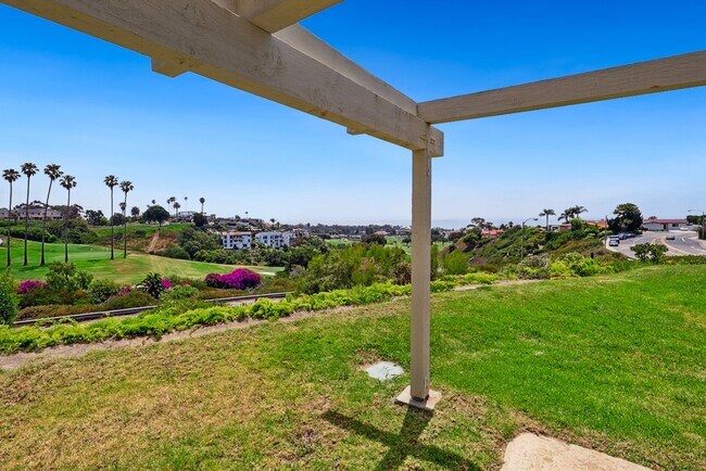 Building Photo - Beautiful Ocean & Golfcourse View!