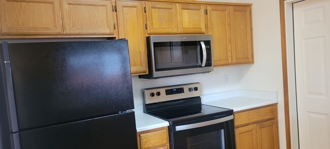 Building Photo - 2210 SW Bridge St