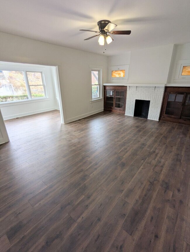 Building Photo - Win4027