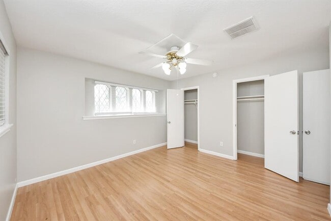 Building Photo - 7911 Pella Dr