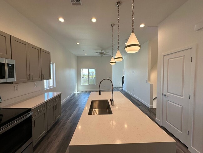 Building Photo - Your Dream Home Awaits: Spacious Summerlin...