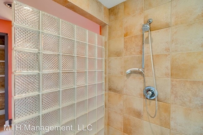 Building Photo - 3 br, 2 bath Apartment - 109 S Washington