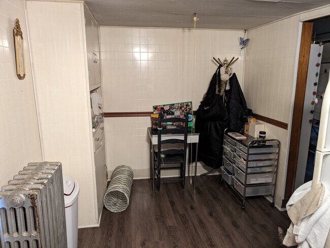 Building Photo - 301 E Eleanor St