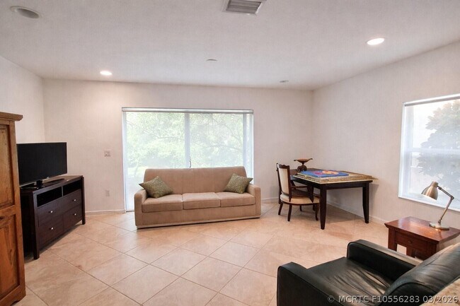 Building Photo - 2521 NW 31st Ct
