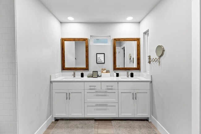 Building Photo - 3307 Garden Villa Ln