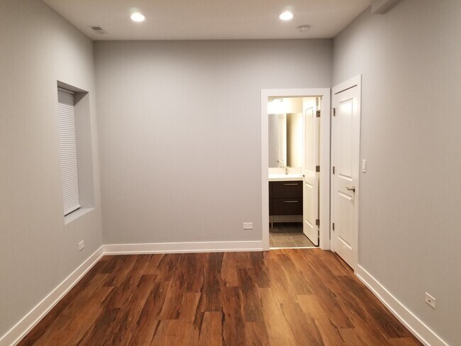 Building Photo - 4851 N Central Ave