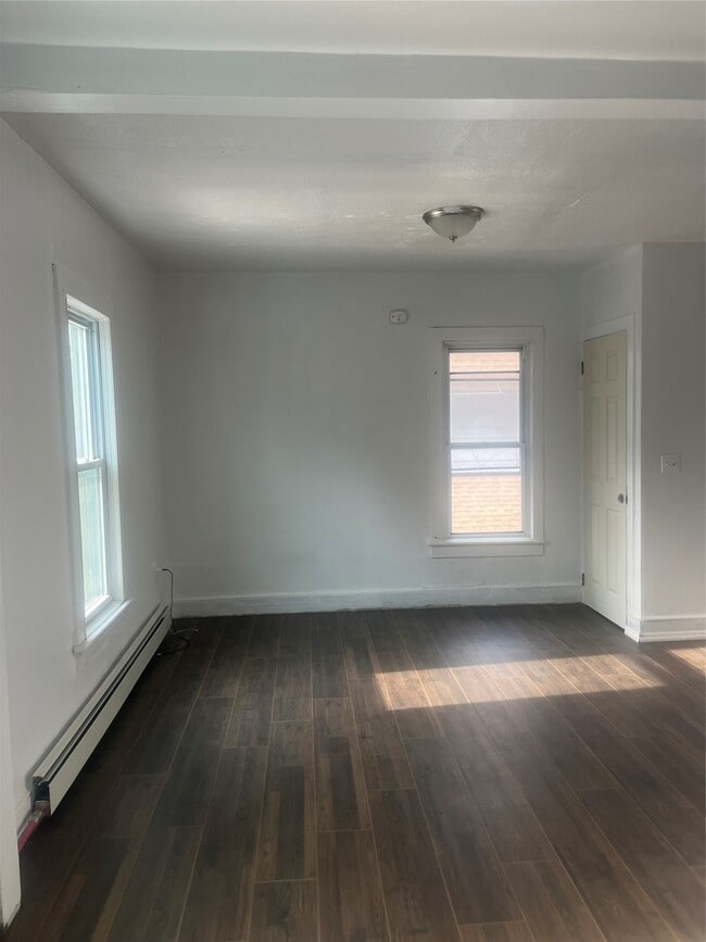 Building Photo - 127 Burbank Ave