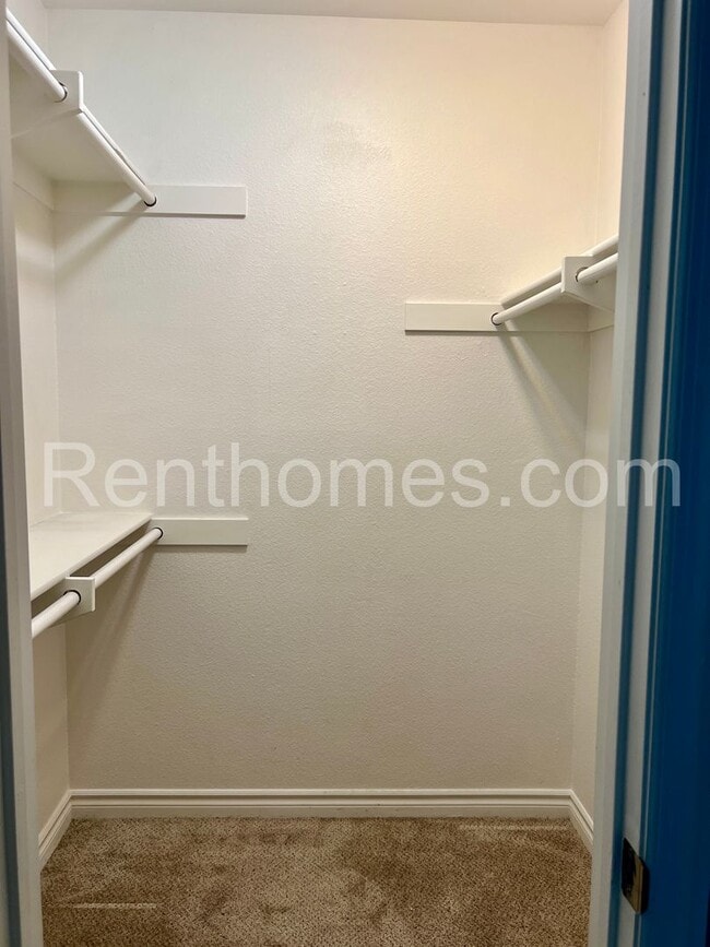 Building Photo - 9929 Azuaga St