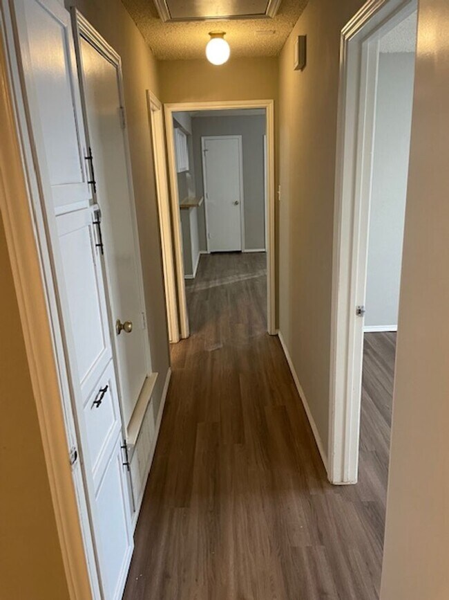 Building Photo - 322 Spring Branch Ln