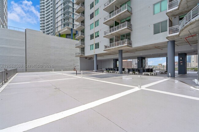 Building Photo - 690 SW 1st Ct