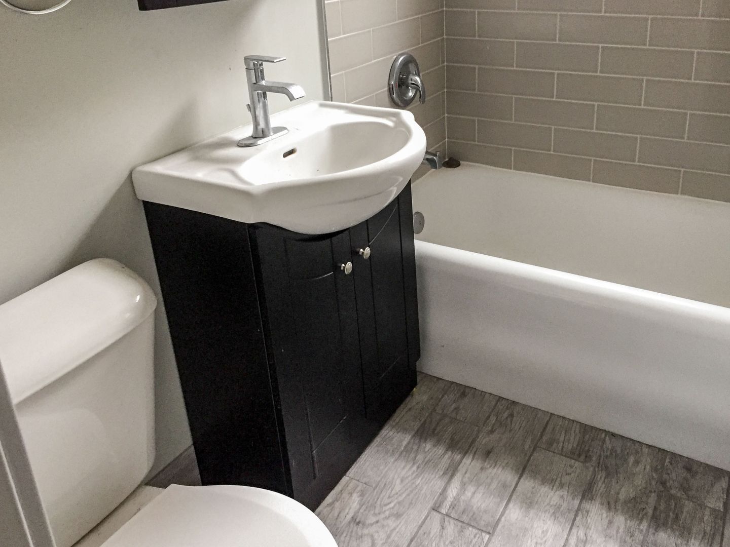 Building Photo - 429 W Surf St