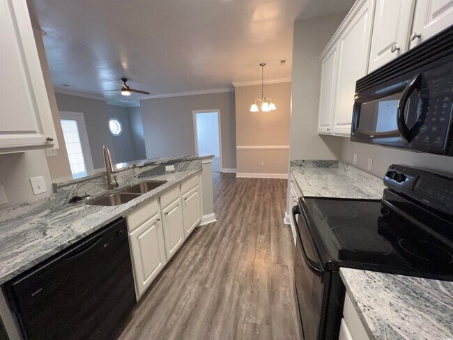 Building Photo - 2057 Silvercrest Dr