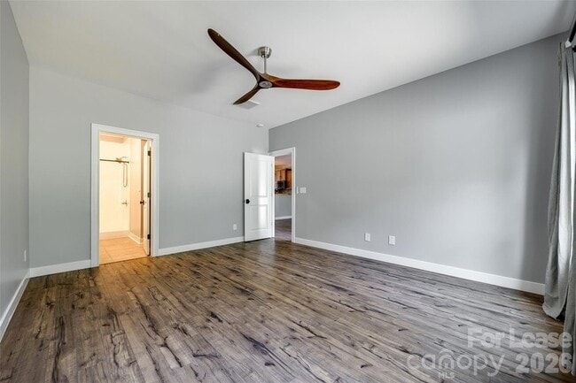 Building Photo - 440 Battery Cir