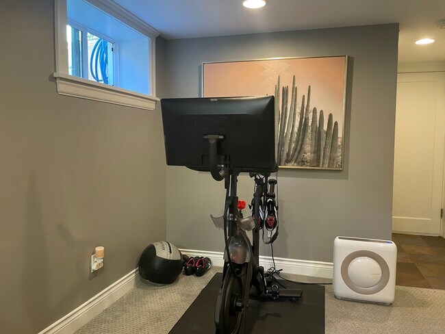 Building Photo - Immaculate and Updated Mid Century Home in...