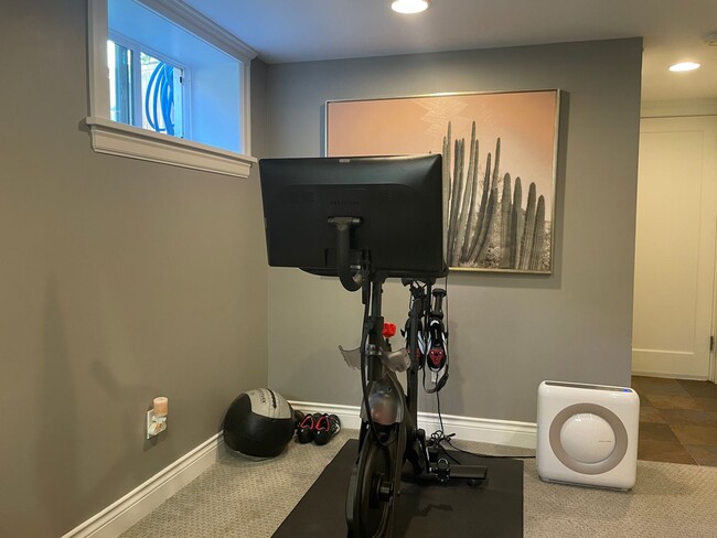 Building Photo - Immaculate and Updated Mid Century Home in Whittier Heights