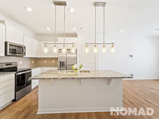 Building Photo - Spring deal : 500$ rewards for a 15 month rental lease - Elegant  3br/2.5 bath Townhome available...