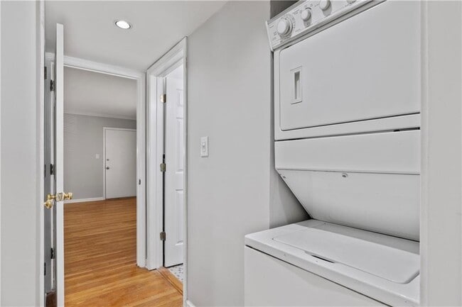 Building Photo - 3660 Peachtree Rd NE