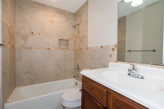 Building Photo - 1407 Click Cove