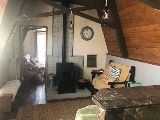 Building Photo - QUAINT CABIN IN A GREAT LOCATION!!