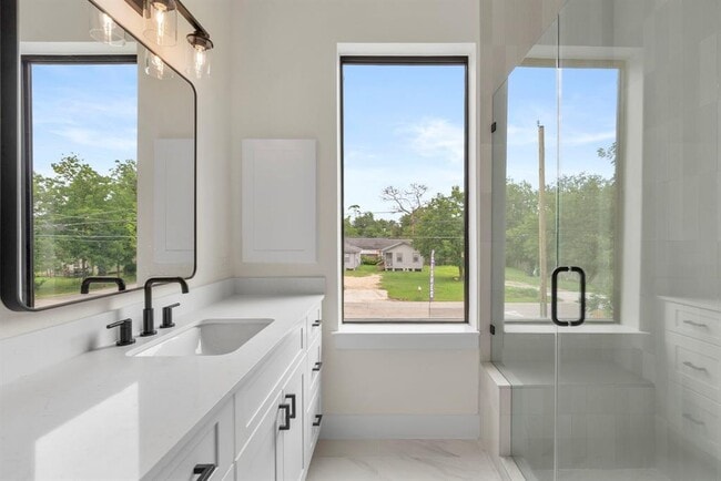 Building Photo - 6139 W Forest Dr