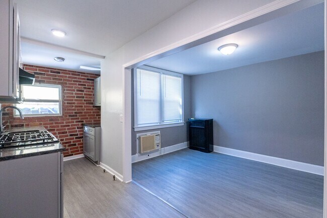 Building Photo - Elmwood Park area newly renovated 3 bedroom
