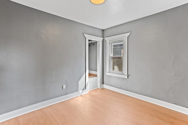 Building Photo - 2045 Clements St