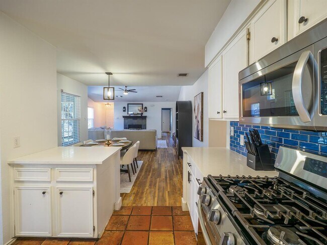 Building Photo - 12802 Carrera Dr