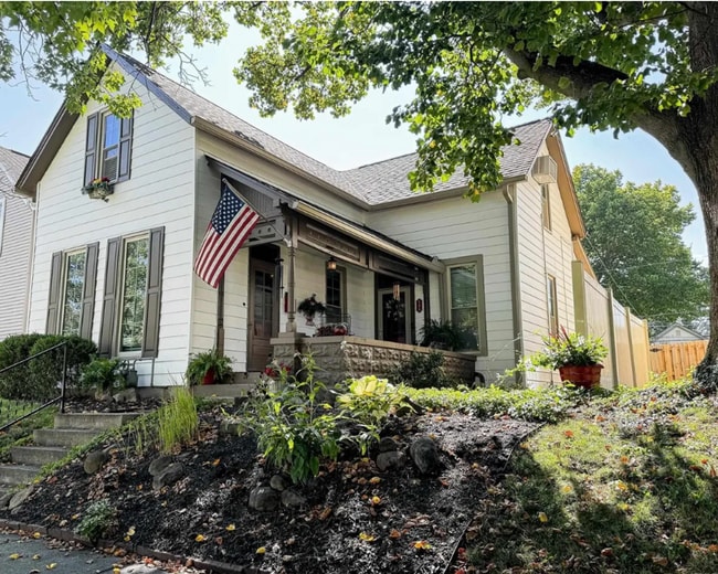 Primary Photo - 2 Bedroom Single Family Home - 3 MONTH LEA...
