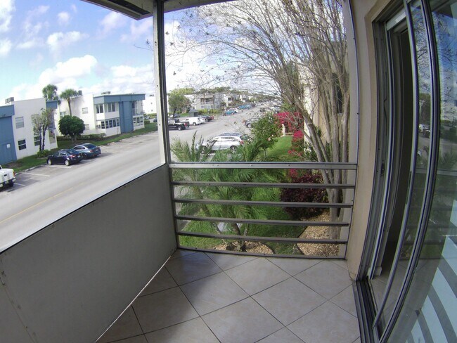 Building Photo - 319 Normandy G