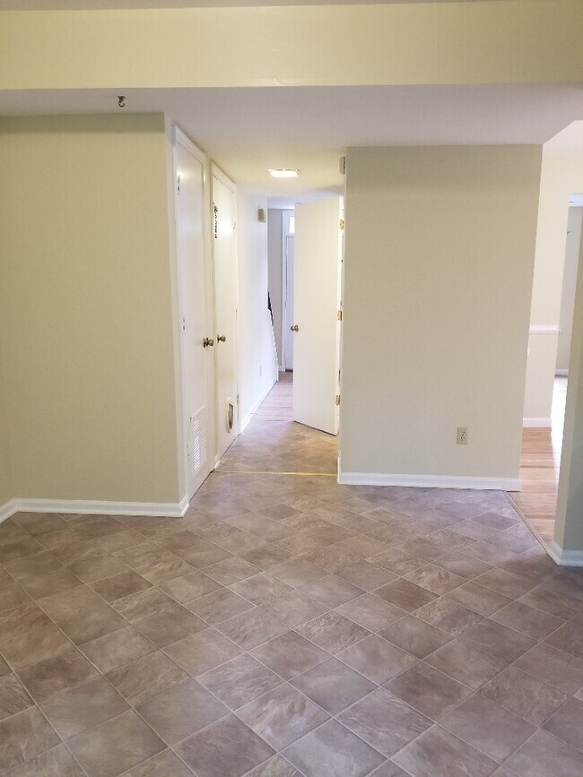 Building Photo - 137 Quince Ln