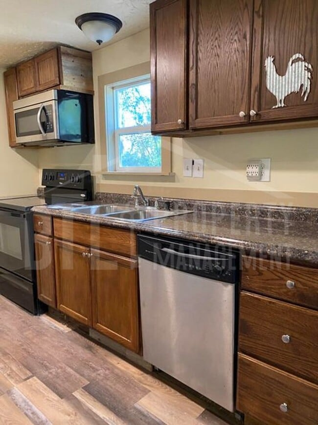 Building Photo - Rustic One Bedroom Cabin with Loft