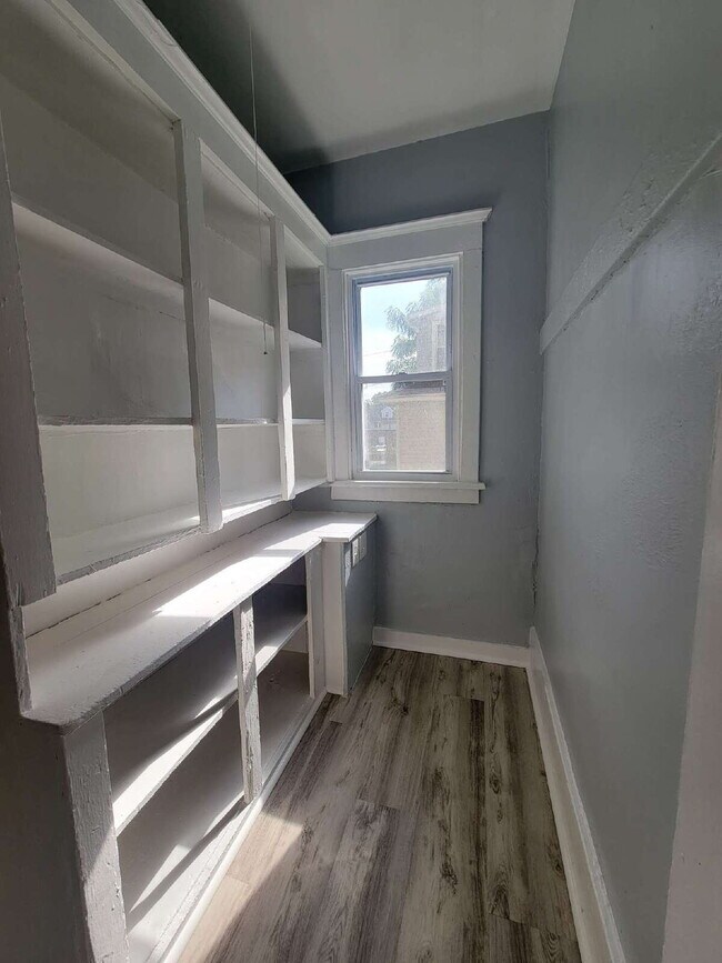 Building Photo - 3 Bedroom- Prime Rochester Location