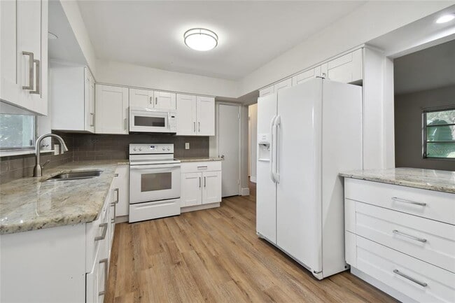 Building Photo - 2111 Lanai Ave