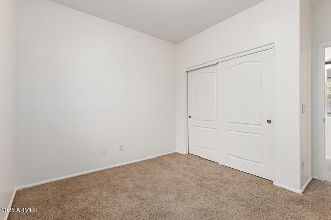 Building Photo - 40882 W Robbins Dr