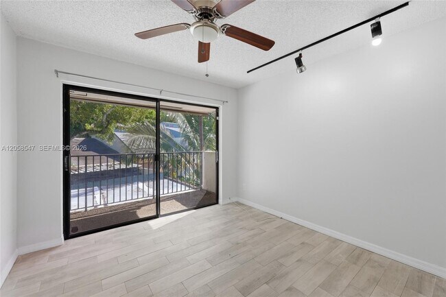 Building Photo - 6929 SW 38th St