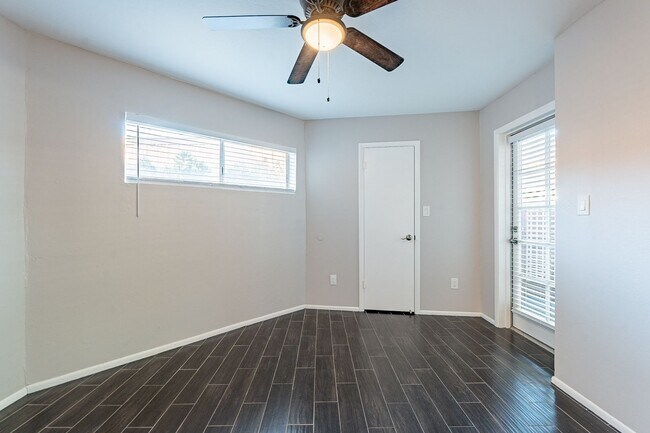 Building Photo - Two Bedrooms in Old Town Scottsdale - Available November 5, 2025!