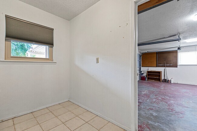 Building Photo - 2321 Union Ave