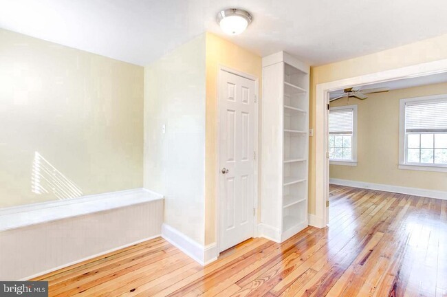 Building Photo - 1108 S Highland Ave