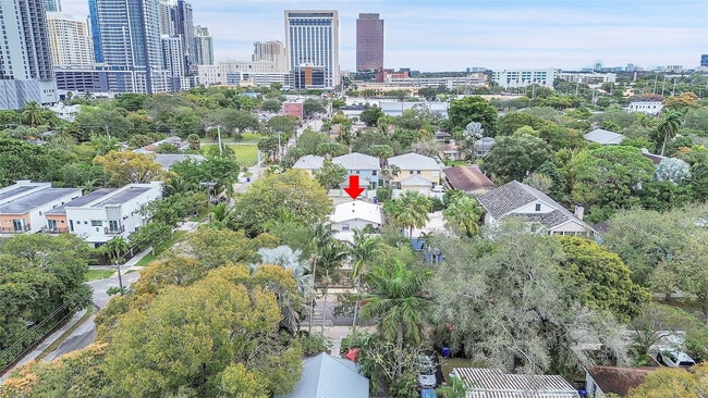 Building Photo - 604 SW 6th Ave