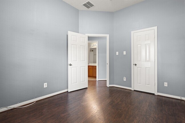 Building Photo - 7611 Waterlilly Ln