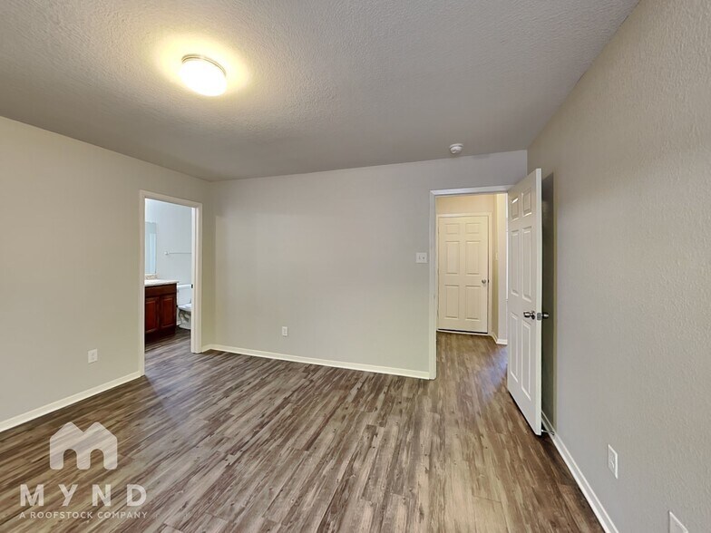 Building Photo - 9176 Pleasant Valley Dr