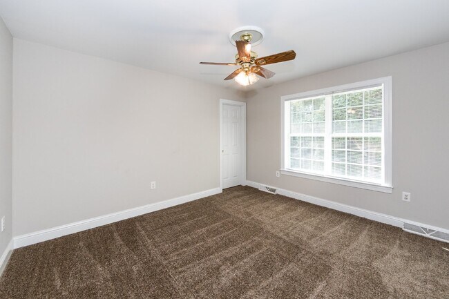 Building Photo - 814 King Arthur Dr