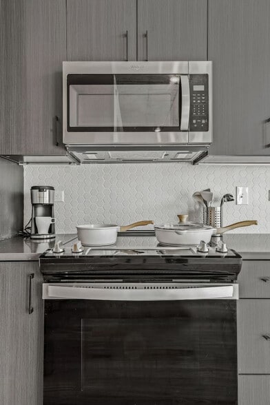 Building Photo - 617 N 12th St