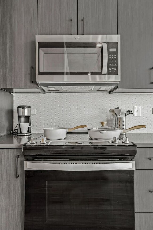 Building Photo - 617 N 12th St