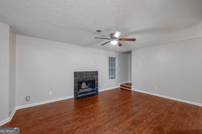 Building Photo - 614 Waynes Ct SE